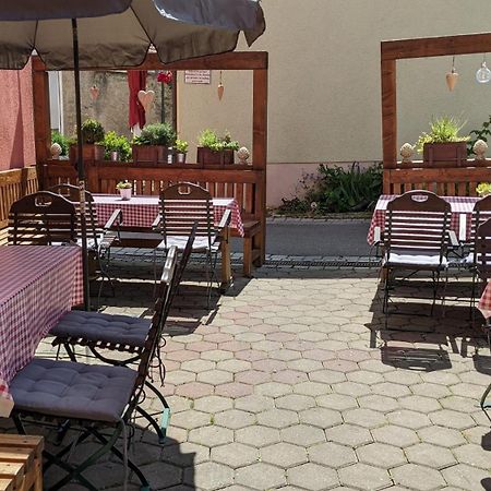 Gasthof Hotel Rose Obereisenheim Exterior photo