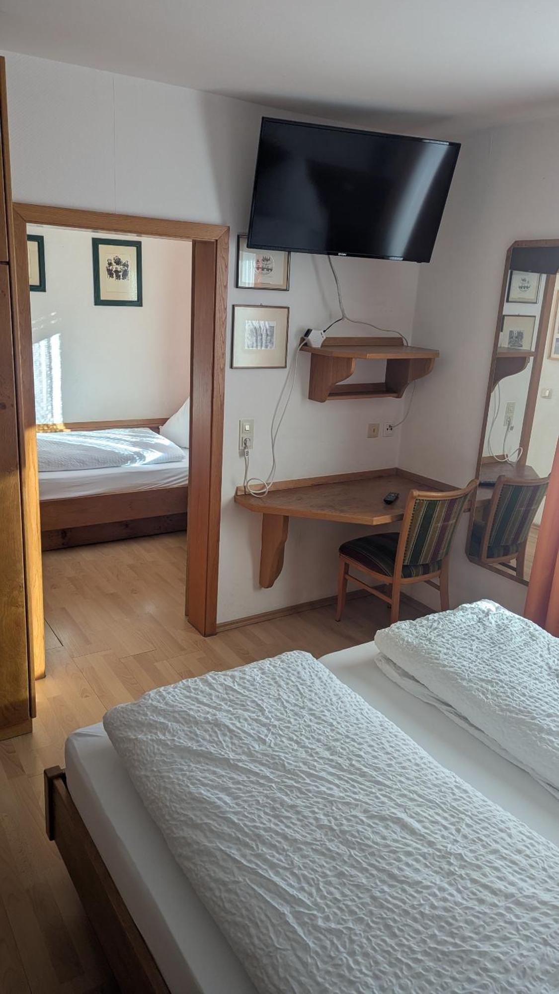 Gasthof Hotel Rose Obereisenheim Room photo