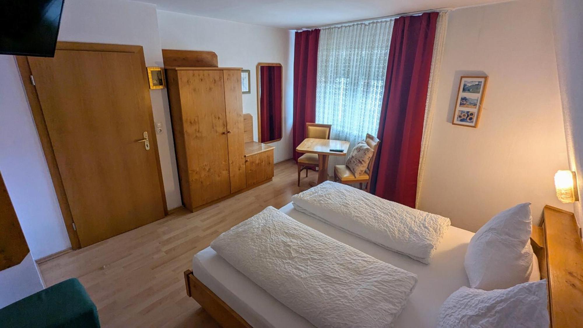 Gasthof Hotel Rose Obereisenheim Room photo