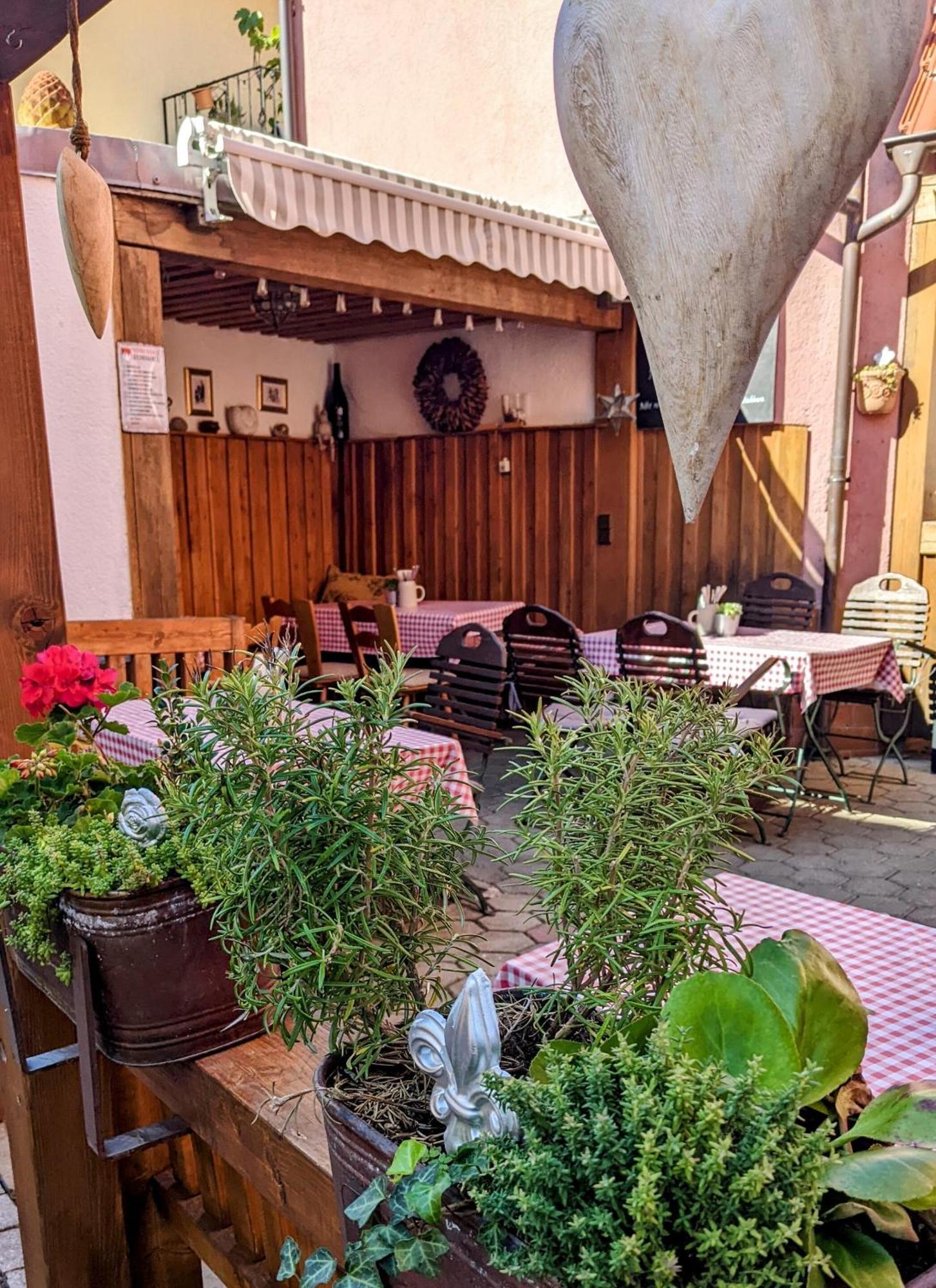 Gasthof Hotel Rose Obereisenheim Exterior photo